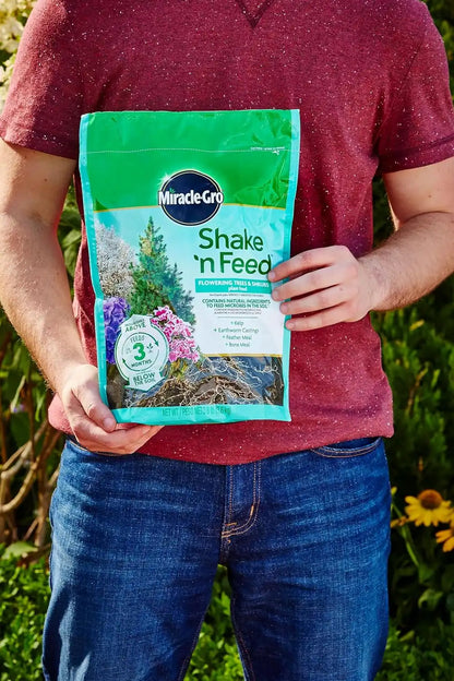Miracle-Gro Shake 'N Feed Flowering Trees and Shrubs Plant Food, for In-Ground and Container Plants, Acid-Loving Flowering Plants, 8 lbs., (Pack of 4)