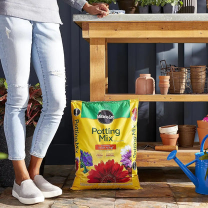 Miracle-Gro Potting Mix, 16 qt.